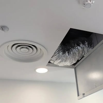 Sagging ducting across a very short run
